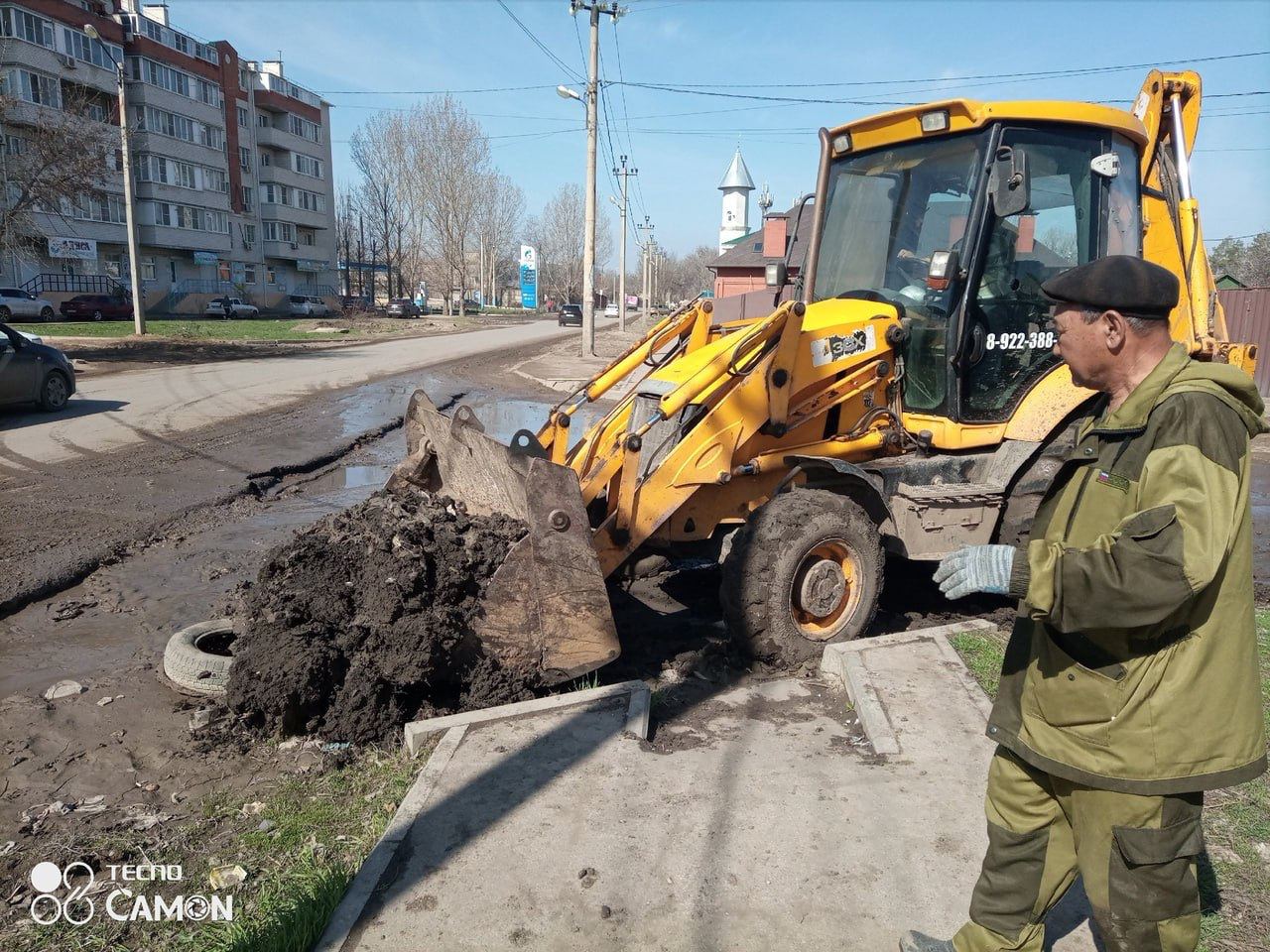 Жители Астрахани сами отремонтировали дорогу