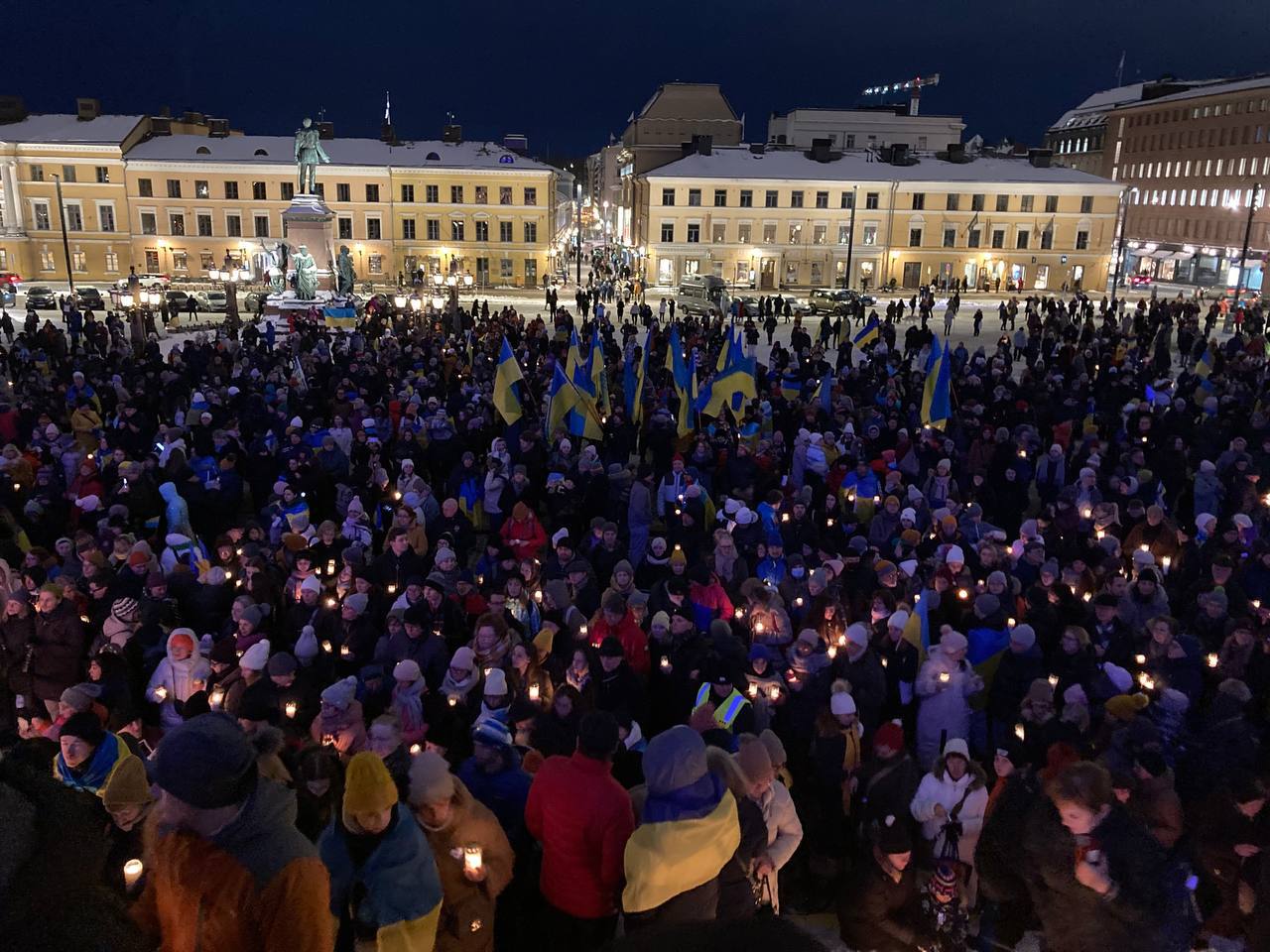 Забастовка в финляндии сейчас. Народ на митинге. Митинг Украина. Финляндия сейчас. Митинги в поддержку Украины.