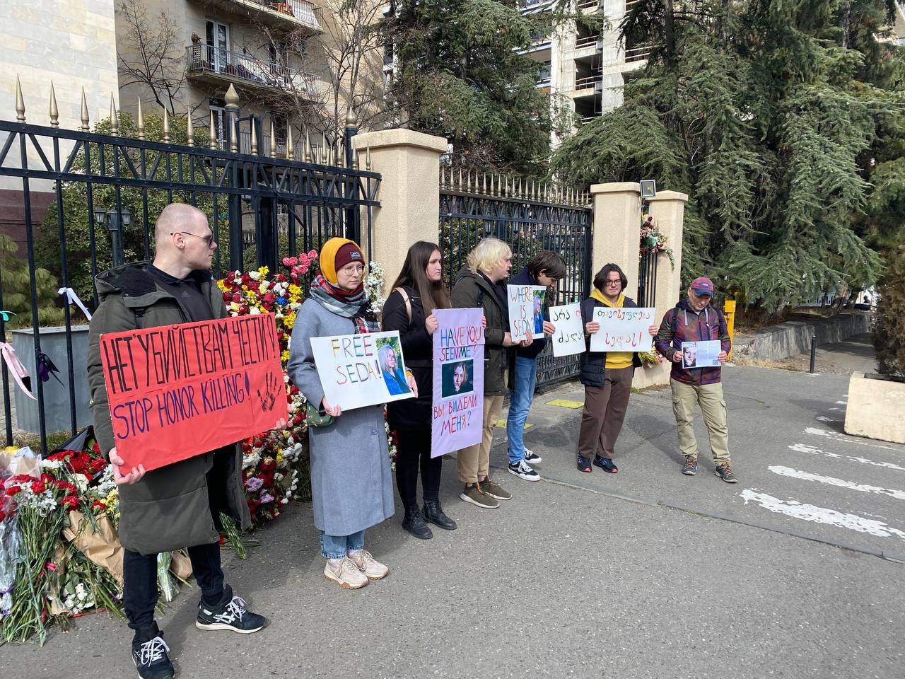 Пикеты в поддержку Седы Сулеймановой