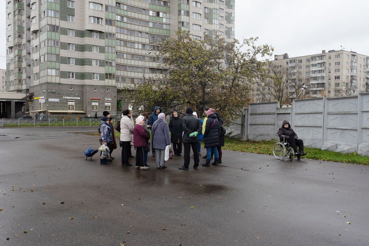 В Петербурге прошел сход в защиту сквера