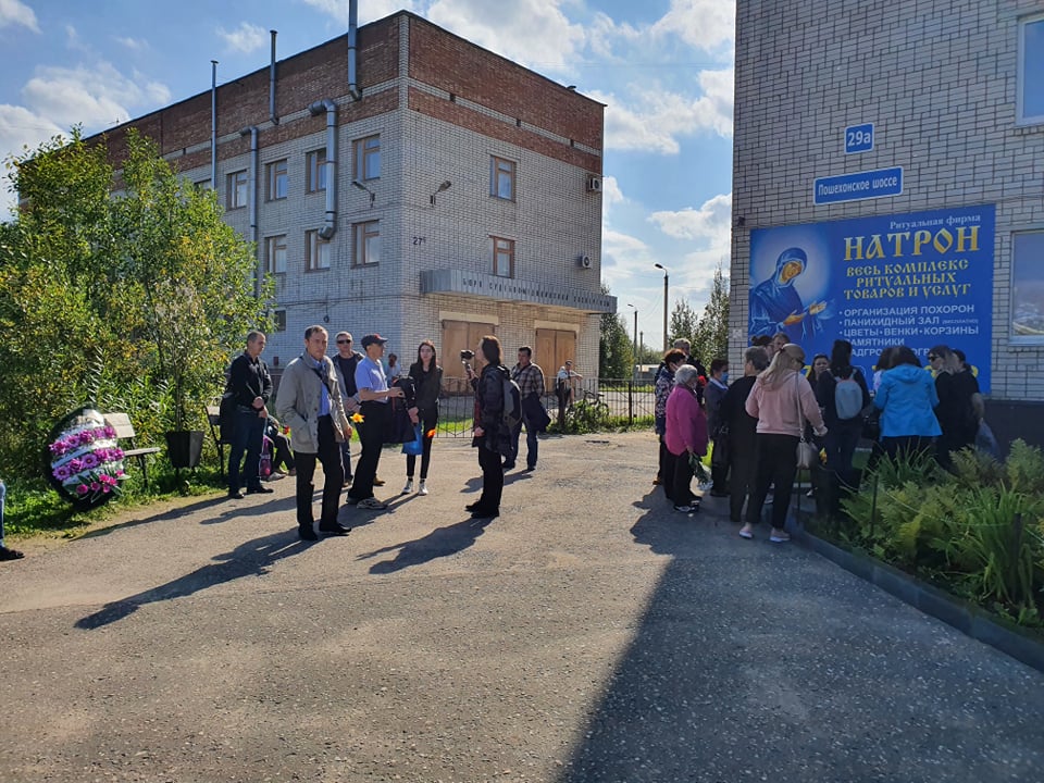 Вологжане прощаются с экоактивистом, погибшим в отделении полиции
