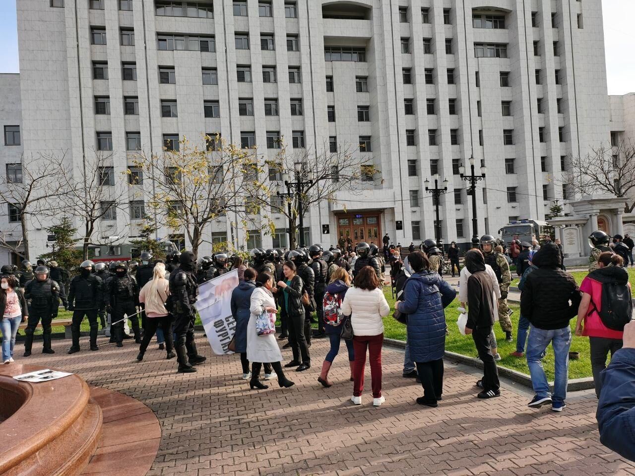 92-й день протестов в Хабаровске: ОМОН напал на протестующих, есть пострадавшие