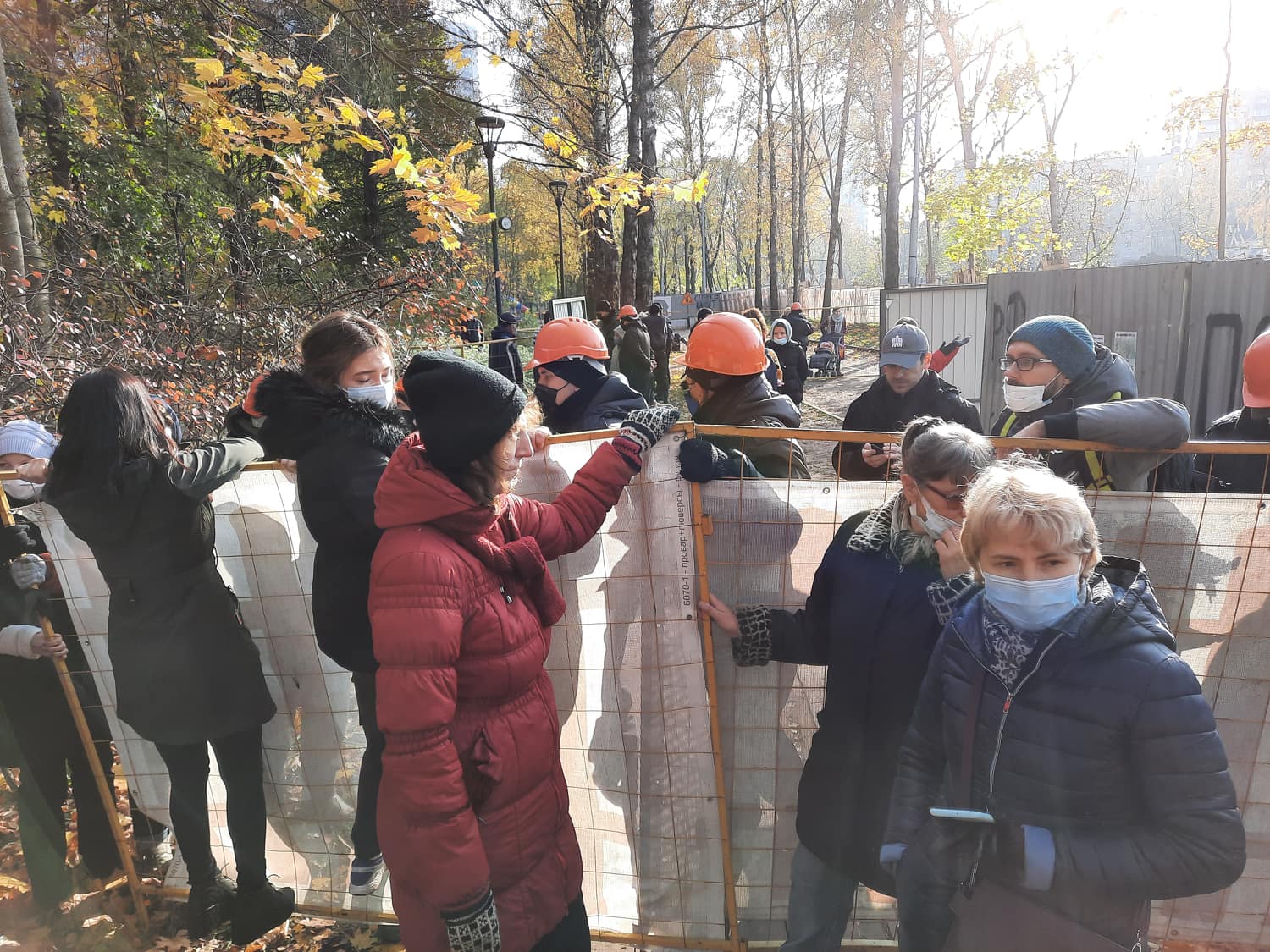 В Левобережном районе Москвы вновь пытаются захватить березовую аллею