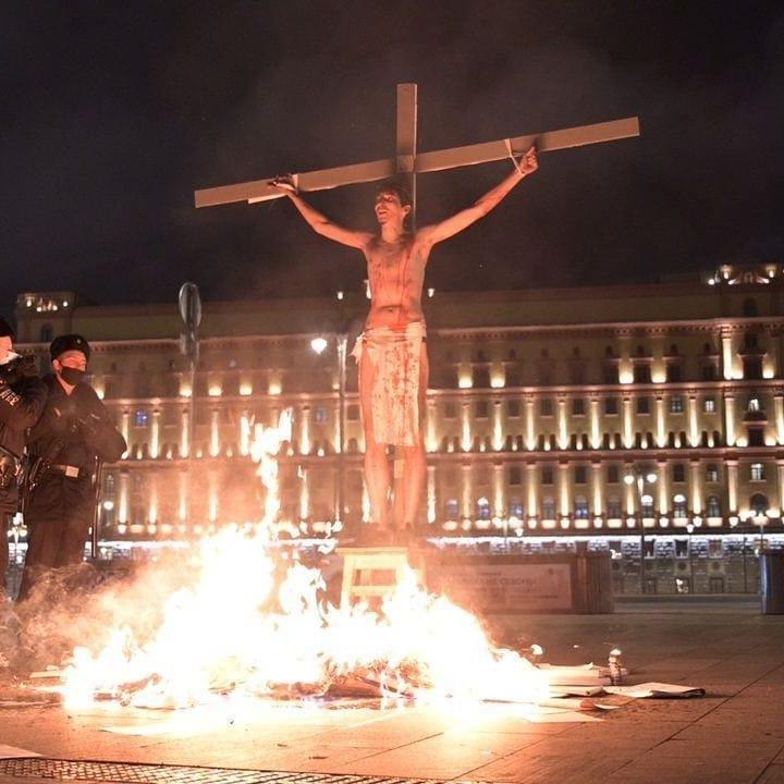 Христа унесли с Лубянки за руки и за ноги