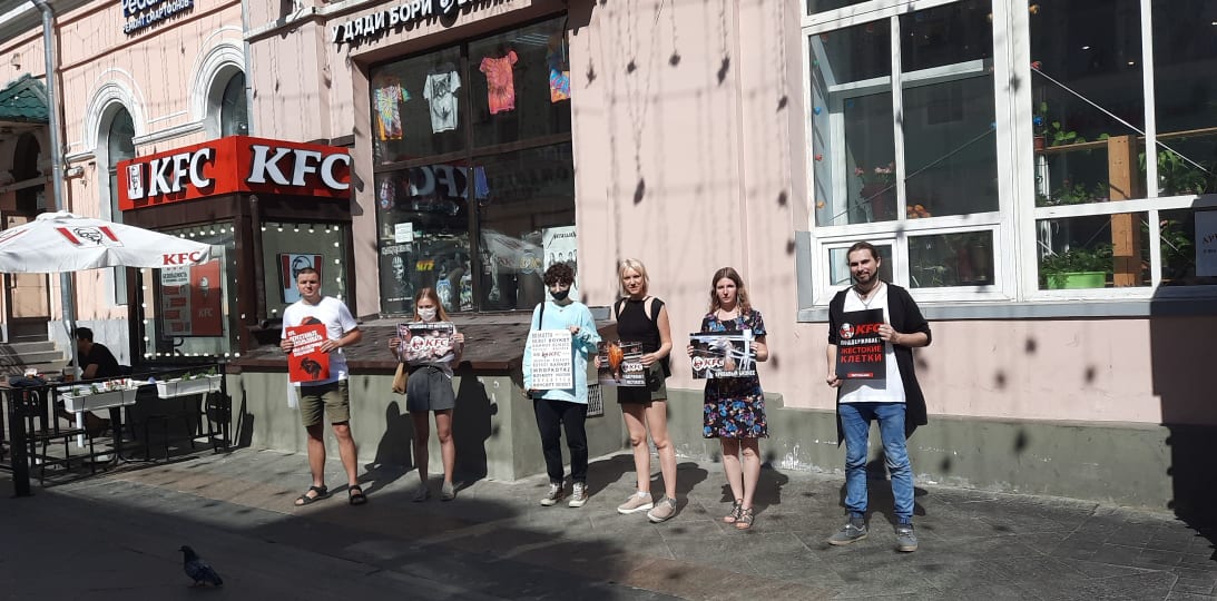 В Москве проходит акция в защиту кур