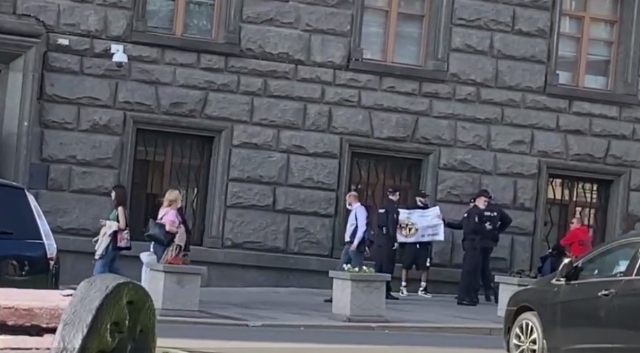 В Москве задержали активистов за пикеты в поддержку журналистов "Росдержавы"