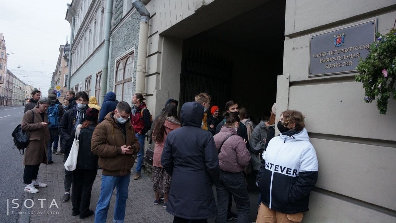Возле горизбиркома Петербурга задержаны протестующие, требовавшие честные выборы
