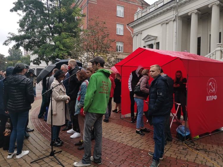 Коммунисты Ростова-на-Дону провели встречу против фальсификации выборов в формате встречи с избирателями