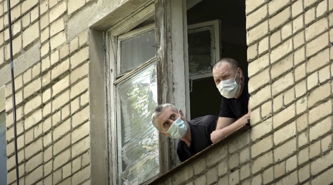 Вахтовики из Якутии, находящиеся на обсервации в городе Шахты, устроили протестную голодовку
