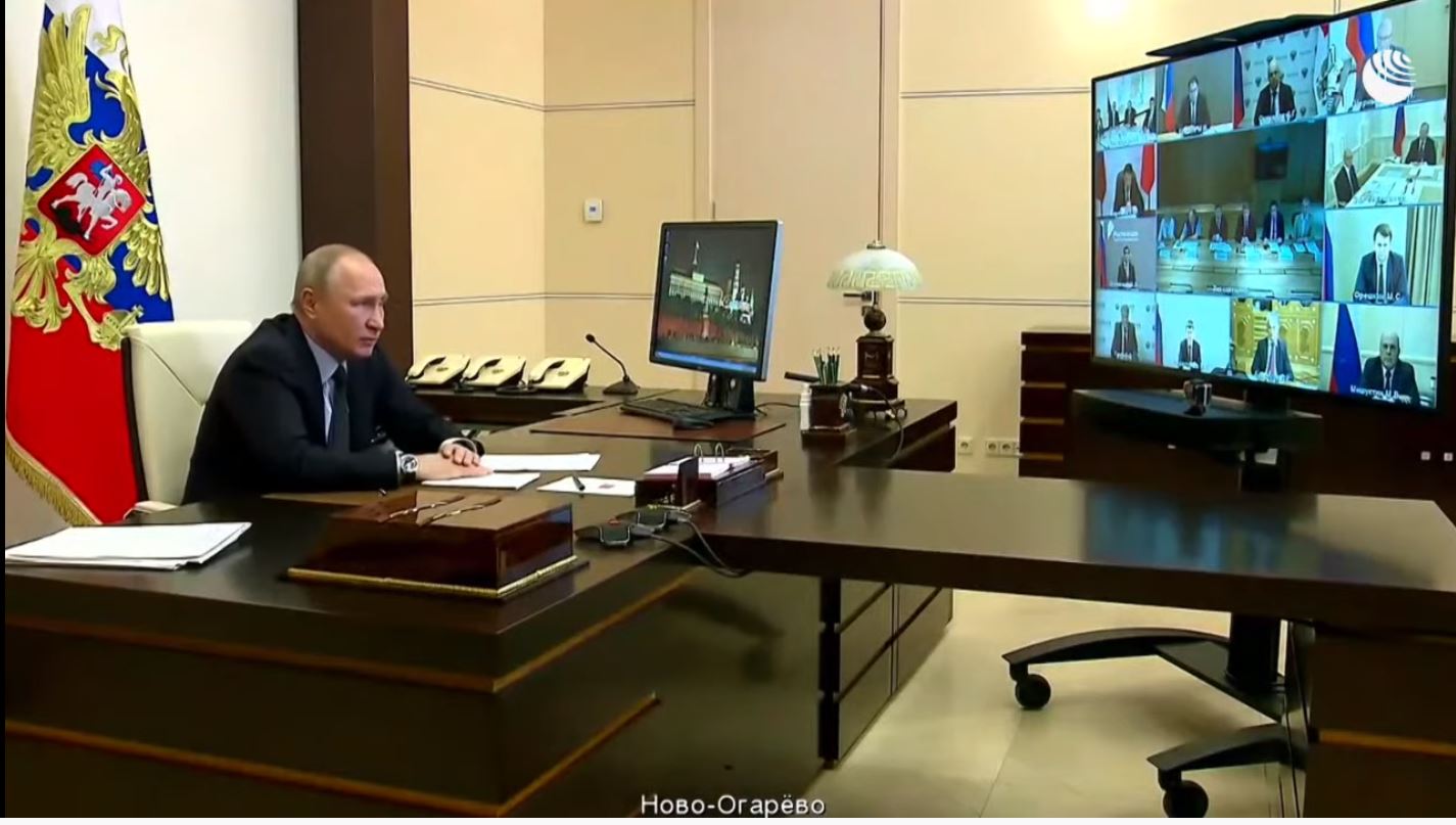 Владимир Путин: «Сама жизнь показала, насколько важно быстро и смело использовать широкие возможности цифровизации»