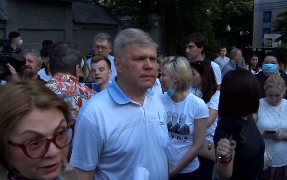 Народный сход на Патриарших прудах в Москве требует соблюдения закона о тишине