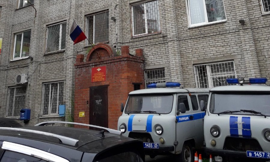 Двое активистов задержаны за расклейку приглашений на субботник