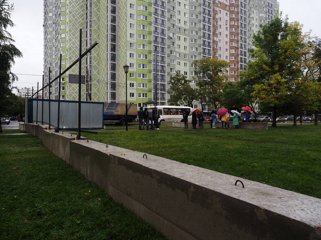 Жители Юго-Запада Москвы выступают против незаконной вырубки деревьев и кустарников
