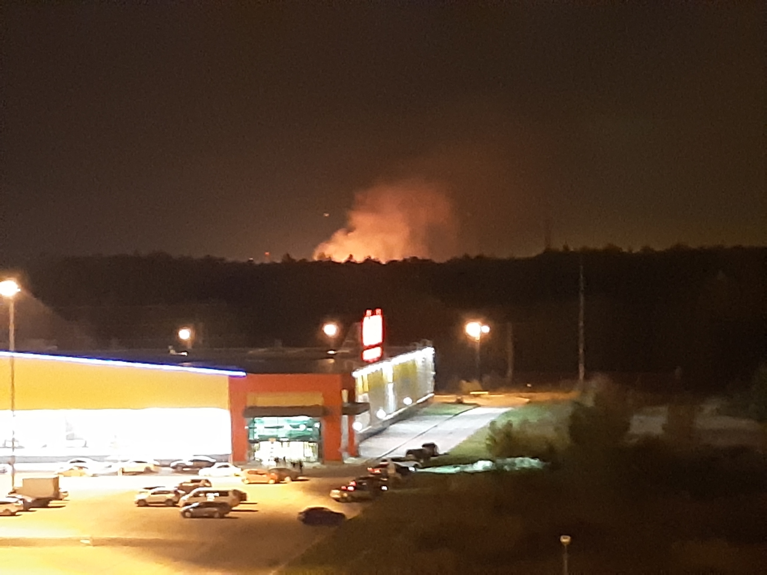 В Петербурге загорелся мусороперерабатывающий завод