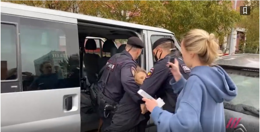 В Москве задержали еще двух участниц Pussy Riot