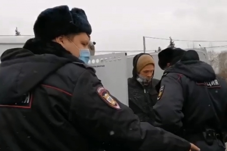 Красноярского активиста задержали на акции "Бессмертный ГУЛАГ"