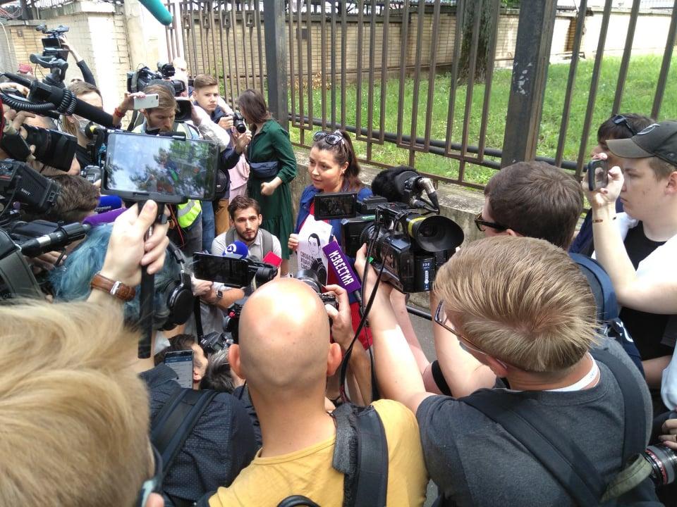 Софья Русова после присуждения штрафа за пикет в поддержку Ивана Сафронова: "Я заплатила дань за журналистскую солидарность"