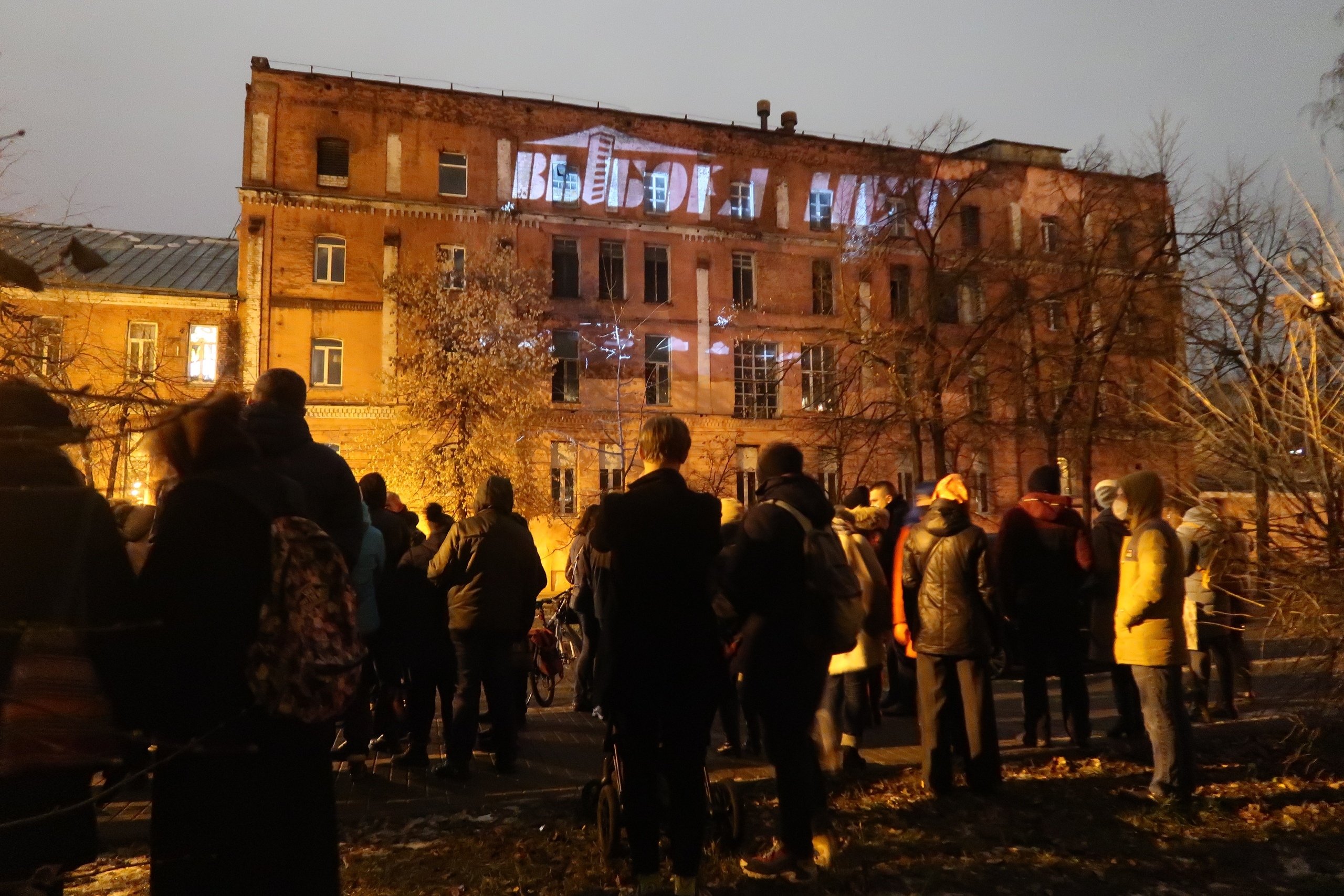 Ковшом по исторической памяти: в Воронеже снесли Хлебозавод, уцелевший в войну