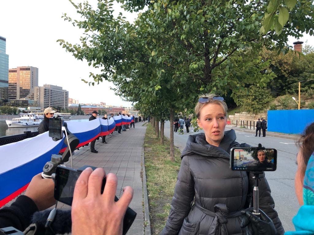 Суд оштрафовал защитников Бадаевского завода за российский флаг