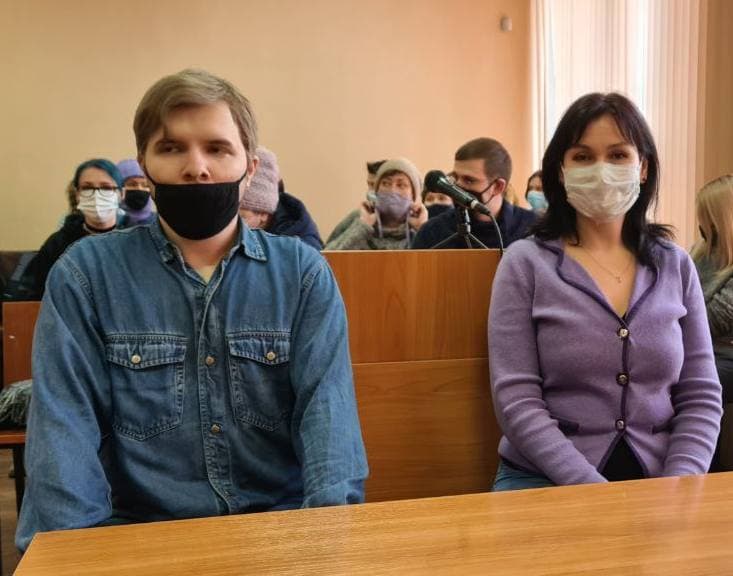 Суд в Челябинске оправдал участников акции "Он нам не царь"