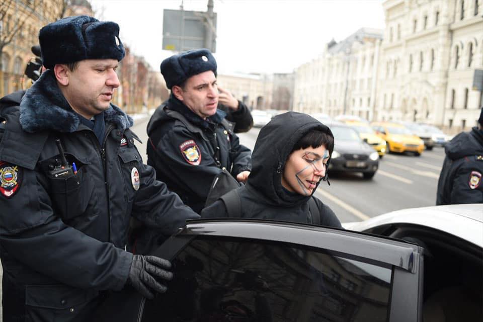 В Петербурге задержали художницу Катрин Ненашеву