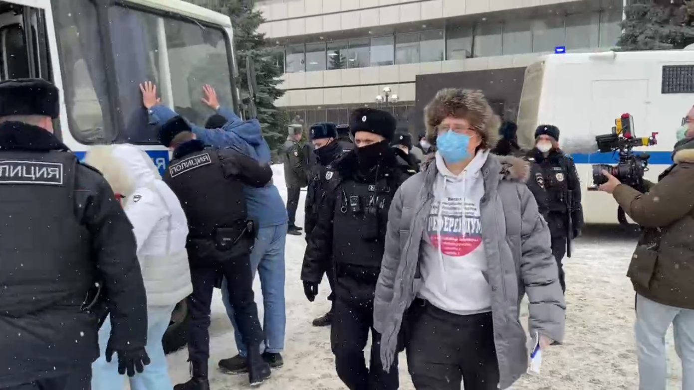 Депутатов-коммунистов накажут за участие в форуме мундепов