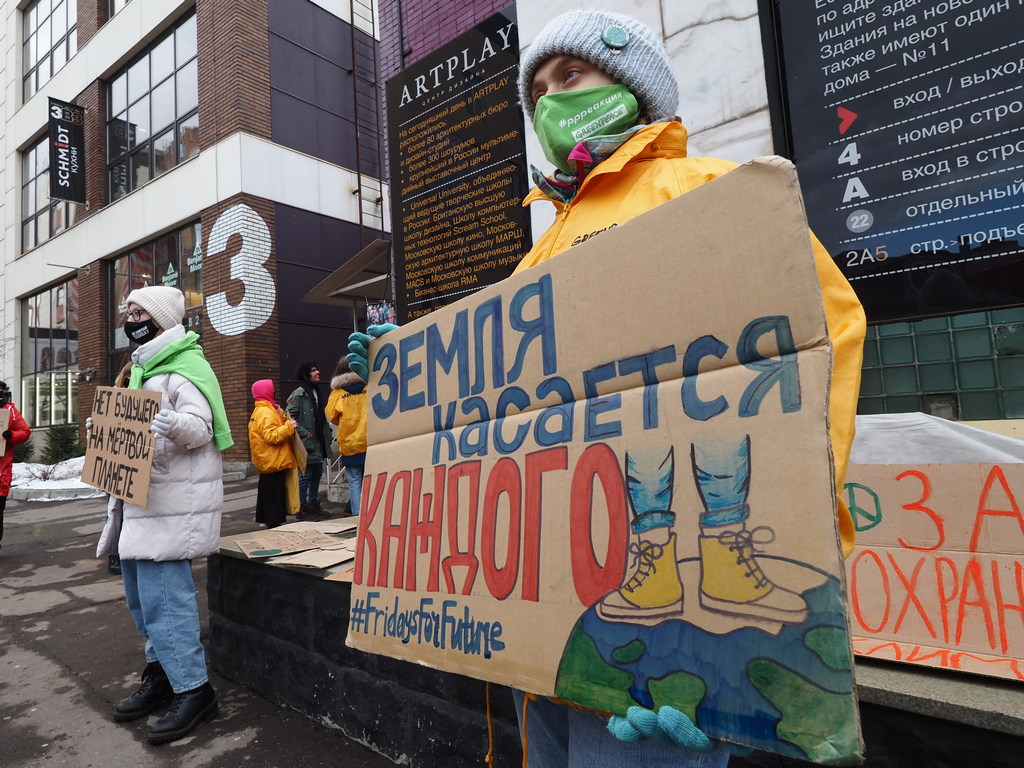 Активисты движения Fridays For Future провели день действий в защиту климата