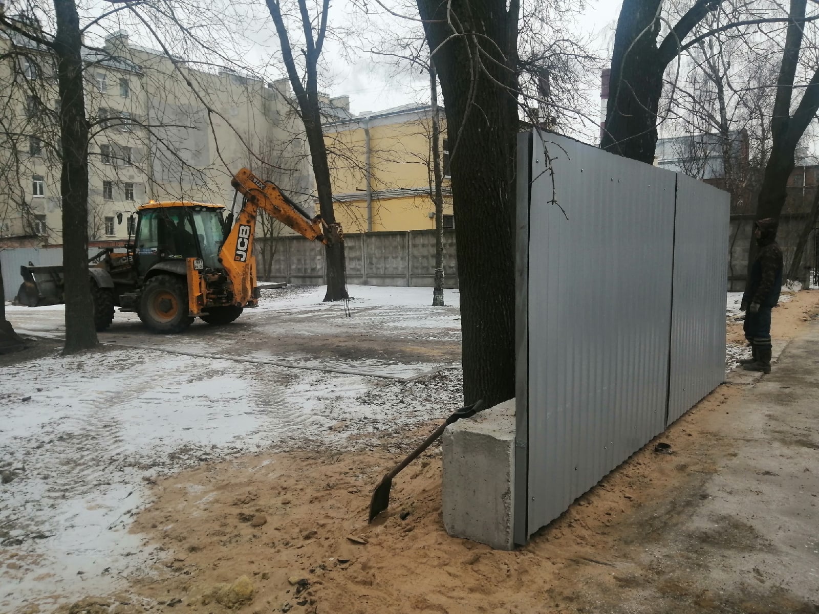 В Петербурге строители захватывают территорию вокруг снесенных Гаванских бань