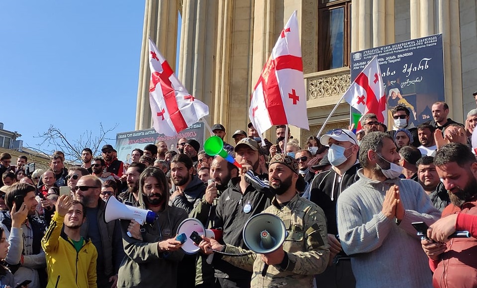 Грузия: активисты перекрывают дороги в Кутаиси, протестуя из-за строительства ГЭС