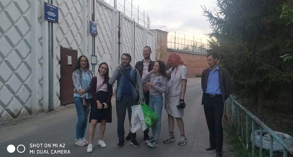 Андрея Бояршинова встречают после 20 суток ареста и голодовки