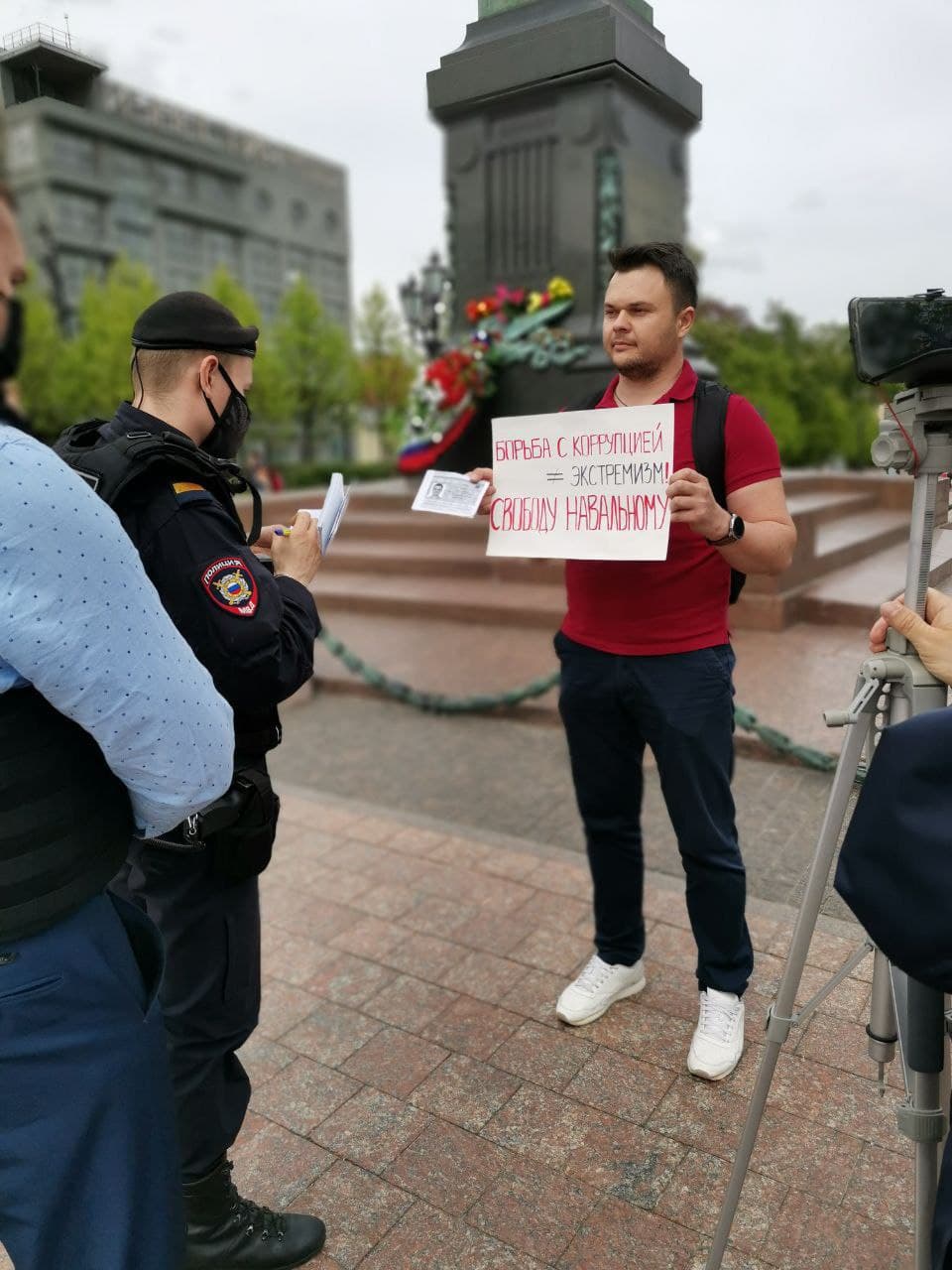 Сторонники Навального задержаны в центре Москвы