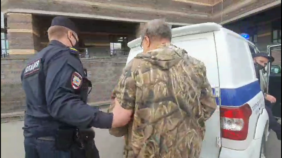 В Петербурге полицейские сорвали пикеты в защиту Конституции