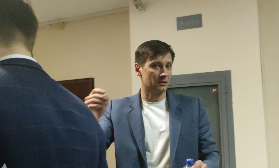 Дмитрия Гудкова увезли на допрос