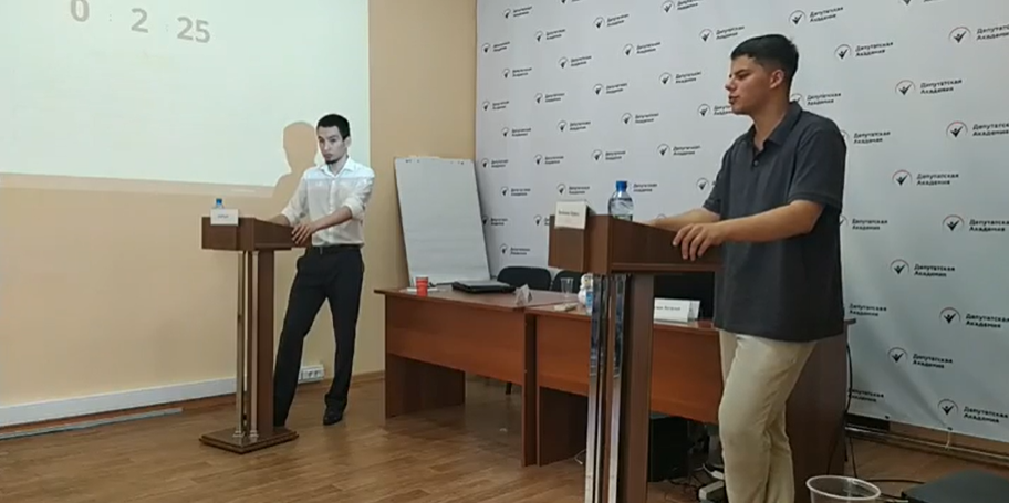 В Москве проходят дебаты кандидатов в Госдуму