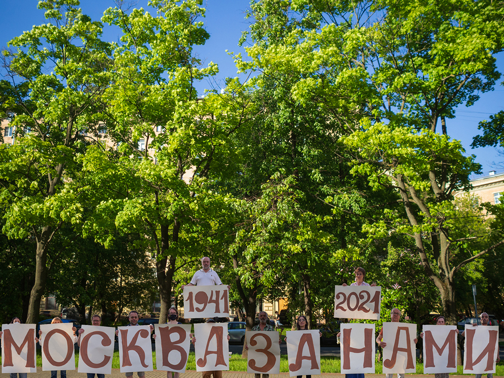 Защитники бульвара в Москве сделали групповую фотографию, не собираясь вместе