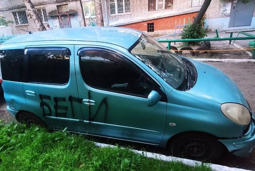 В Томске прокололи шины депутату