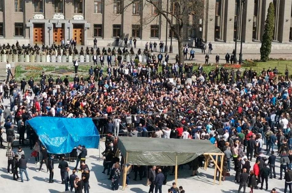 Прокуратура Владикавказа просит до 7 лет тюрьмы за участие в митинге против самоизоляции