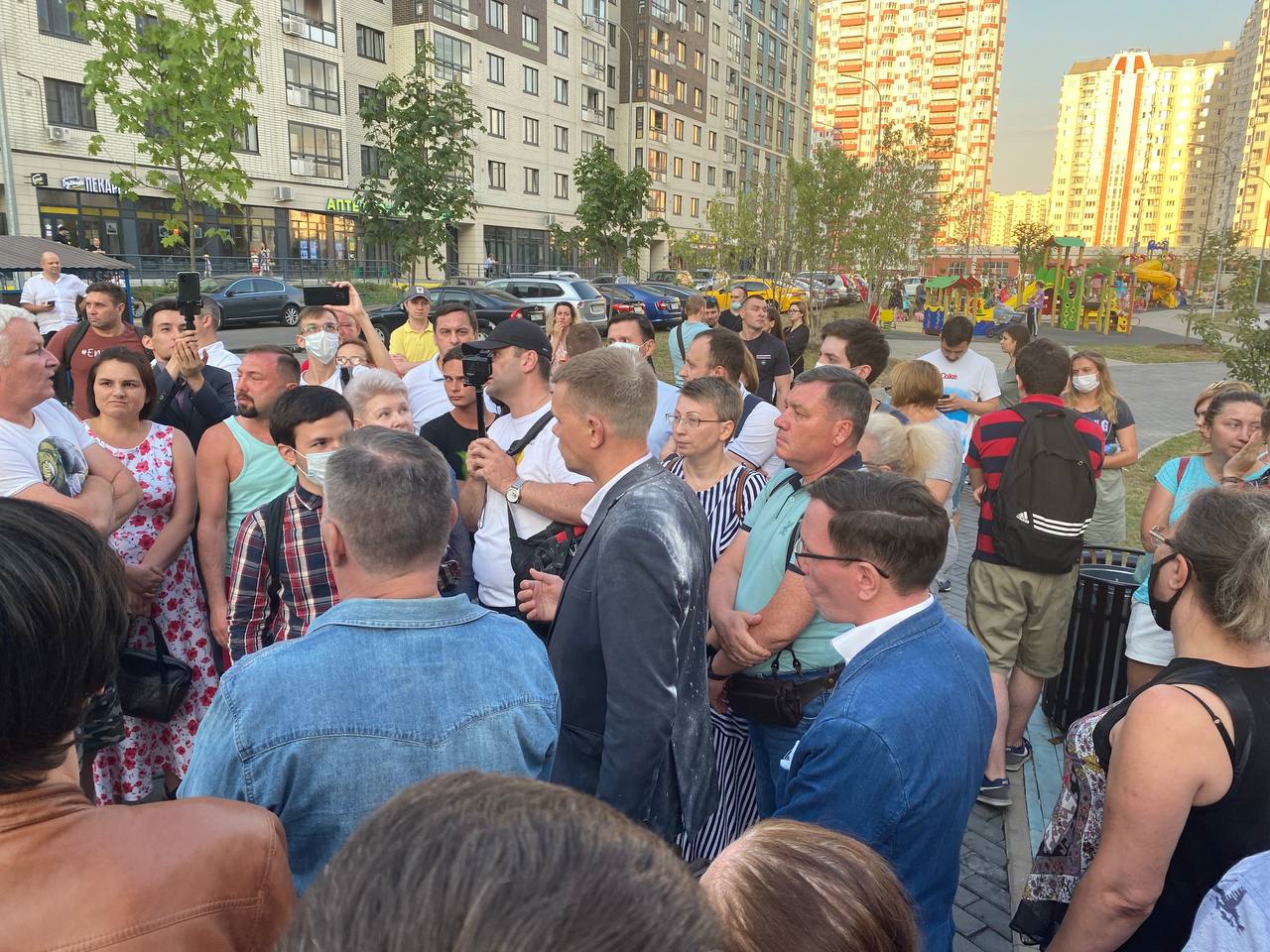 Неизвестные напали на активистов во время собрания жильцов в Некрасовке