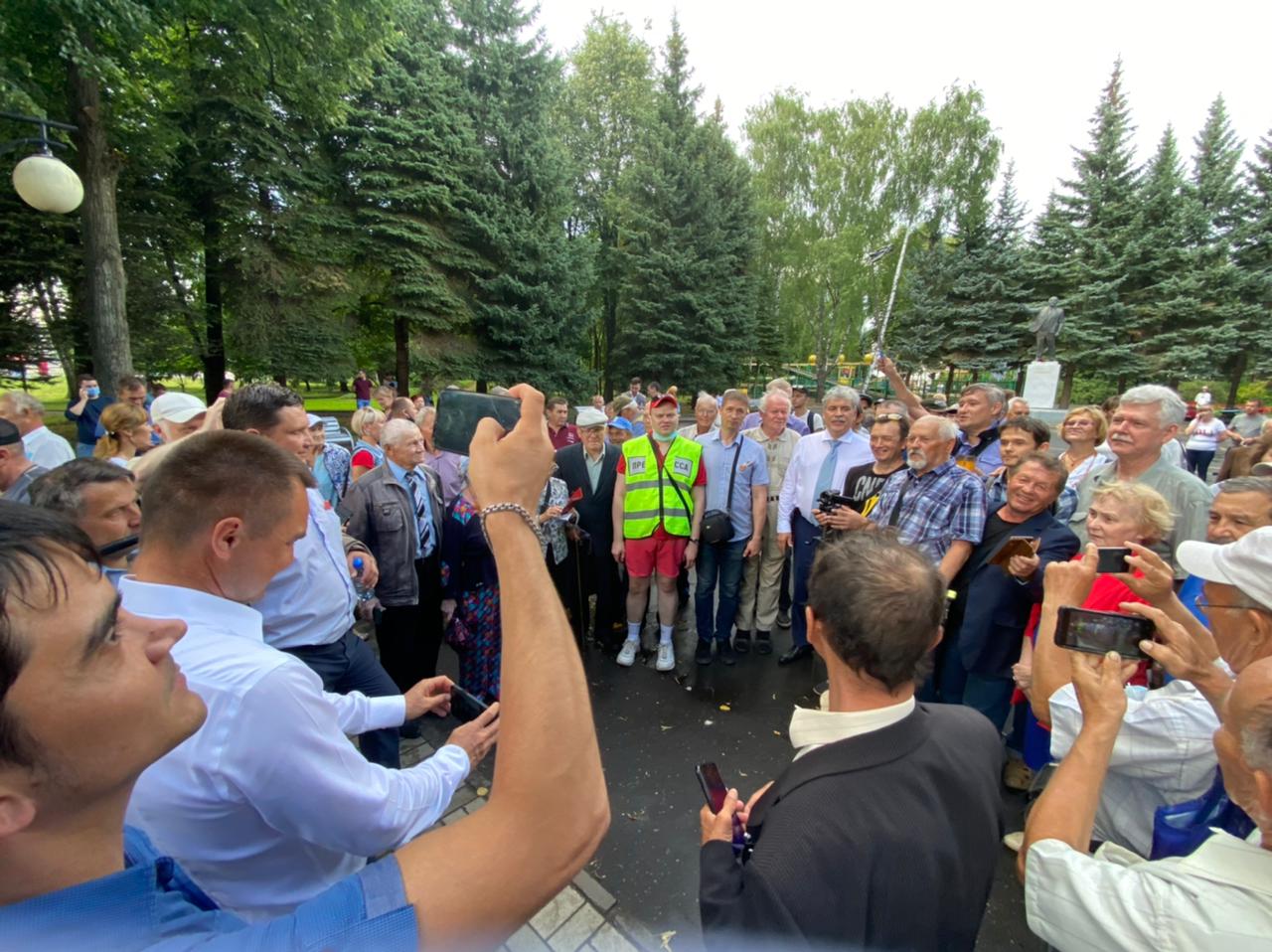 В Йошкар-Оле Павлу Грудинину пришлось встречаться со сторонниками на улице