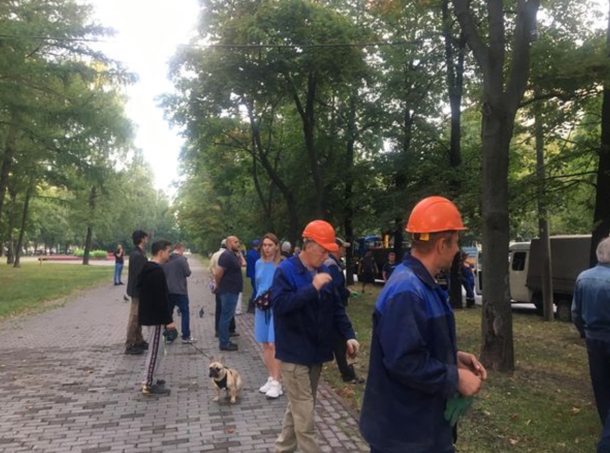 В 4 утра строители атаковали бульвар на улице Дмитрия Ульянова в Москве