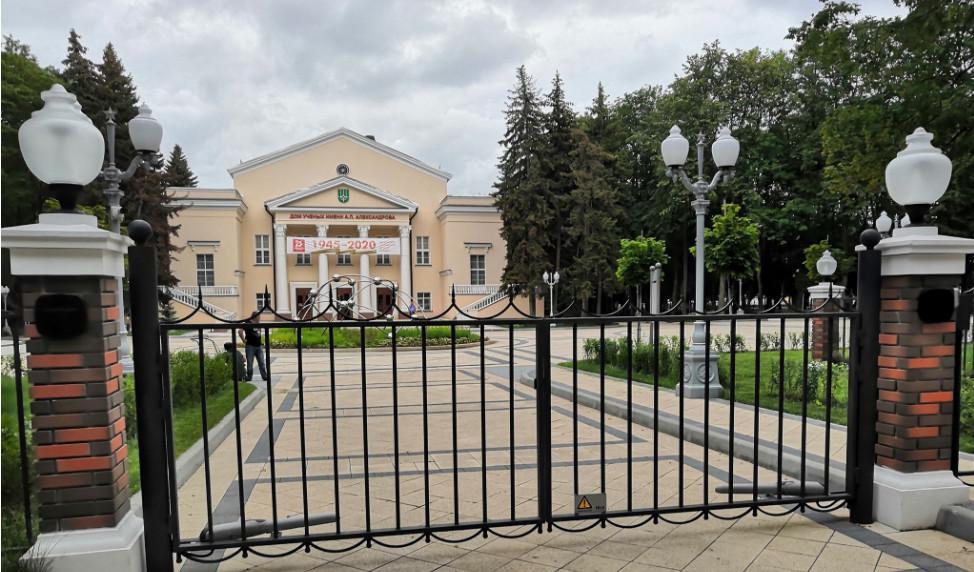Сквер у бывшего ДК «Курчатовский» открыли для свободного доступа