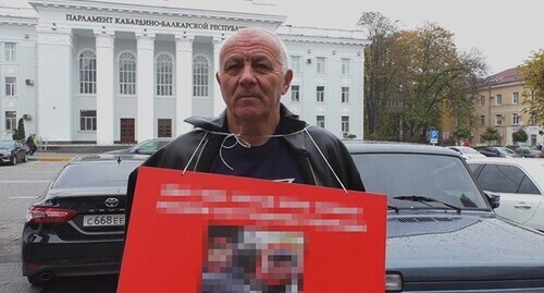 Активиста без кистей рук признали виновным в насилии над полицейским