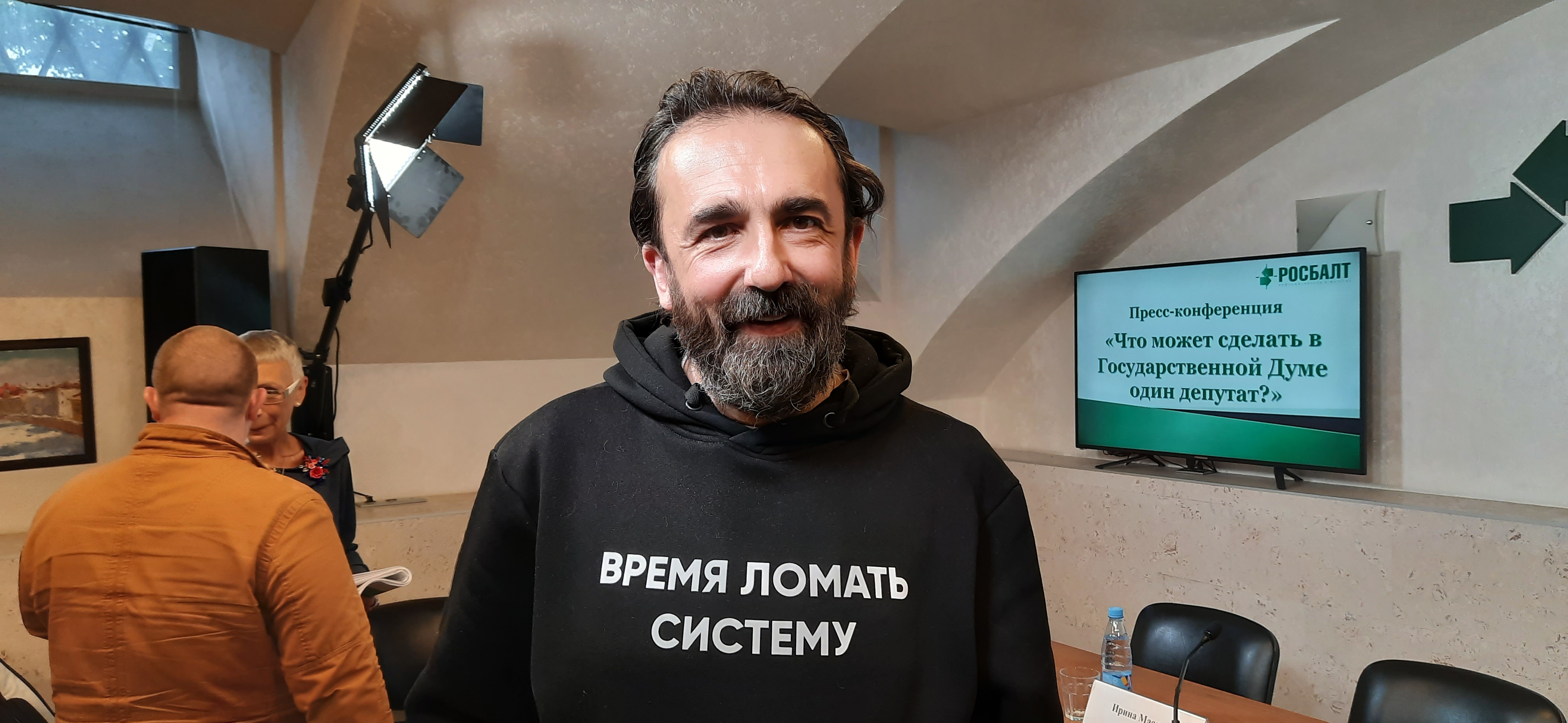 «Один депутат тоже воин»: кандидат Григорий Михнов-Вайтенко готов пригласить сорок общественных деятелей в помощники депутата