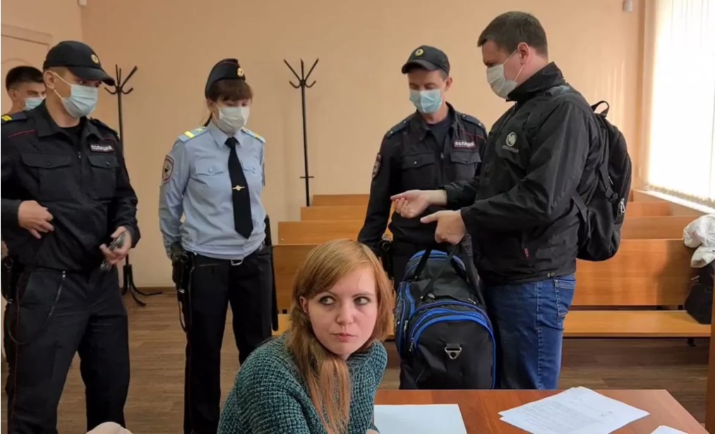 Челябинских анархистов приговорили к реальным срокам лишения свободы за баннер