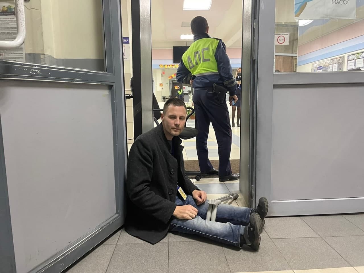 В Петербурге полицейские избили кандидата в депутаты Никиту Сорокина