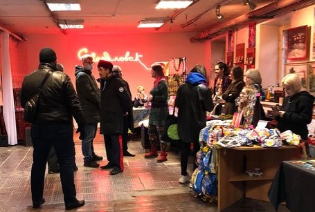 "Казаки" пришли с проверкой на ярмарку в поддержку ЛГБТ