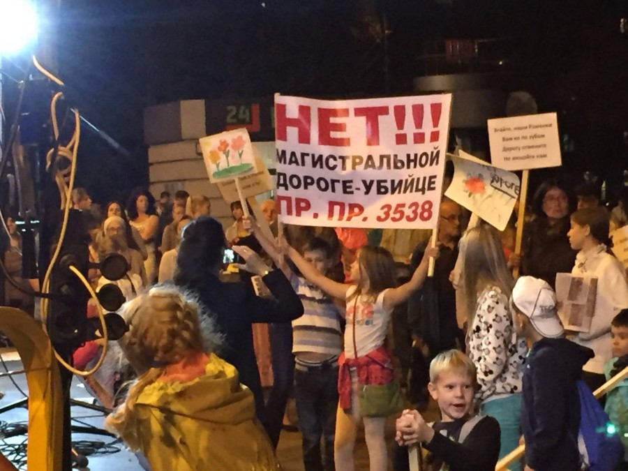 Москвичей, протестующих против застройки парка, опять избивают