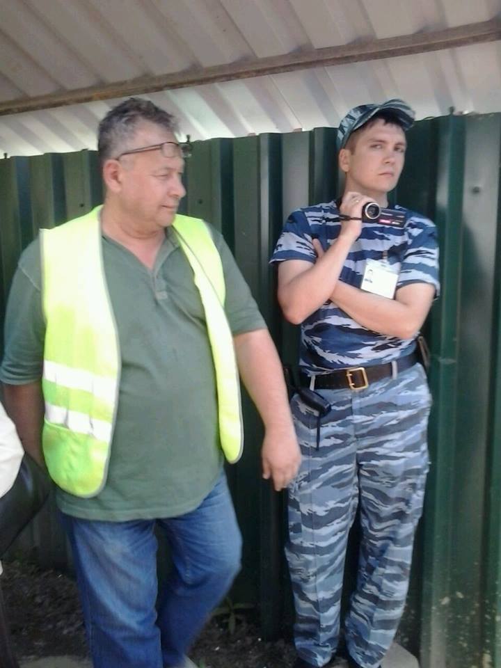 Защитника "Дубков" избили на глазах у полиции