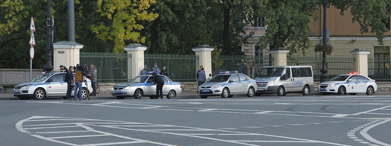Полиция остановила градозащитную бочку на подступах к Смольному