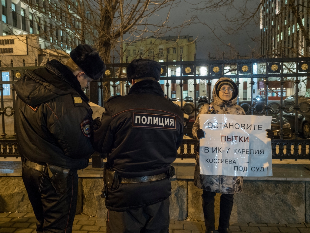 Пикеты у ФСИН в Москве: «Мы не забыли про Ильдара Дадина, мы будем следить за его судьбой»